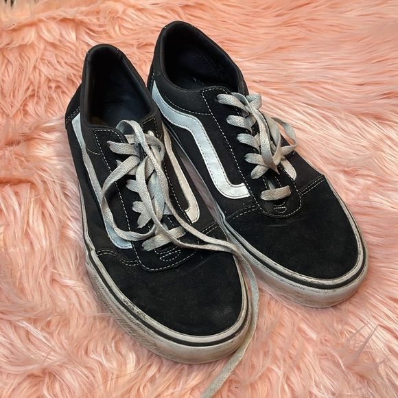 Vans Black‎ & White Womans Low Top Sneakers Size 9 - Picture 3 of 7